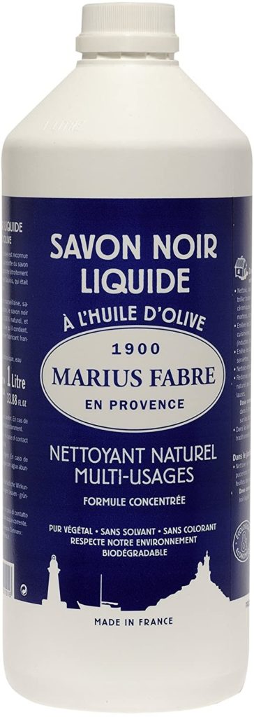 savon-noir-pour-nettoyer-un-tapis