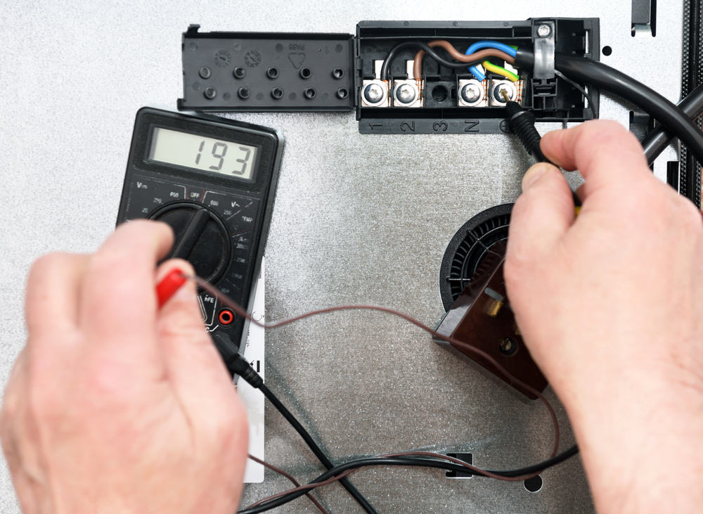 verification-tension-circuit-surface-induction-cuisson