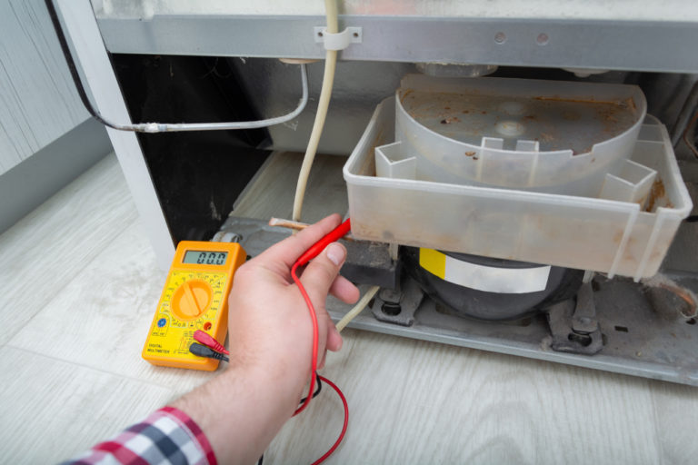 Frigo qui fuit causes et solutions possibles