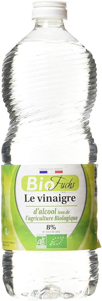 viniagre-blanc-pour-raviver-les-couleurs-dun-canape-en-tissu